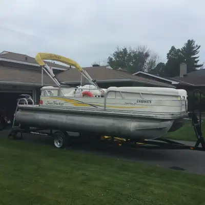 It finally stopped raining, the winter cover is off, battery installed, Bimini is on. Sun Tracker 21...