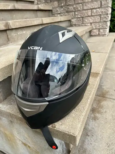 Casque de moto VCAN en bon état. Grandeur Médium 57 - 58 cm