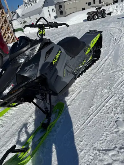 Motoneige Artic cat 2020 Mountain cat alpha one 154 avec 2.6 de chenille Chenille neuve 1212 kilomèt...