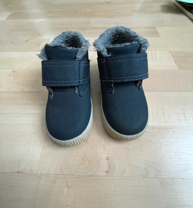 Fall or winter shoes - toddler size 8 in Clothing - 2T in Ottawa