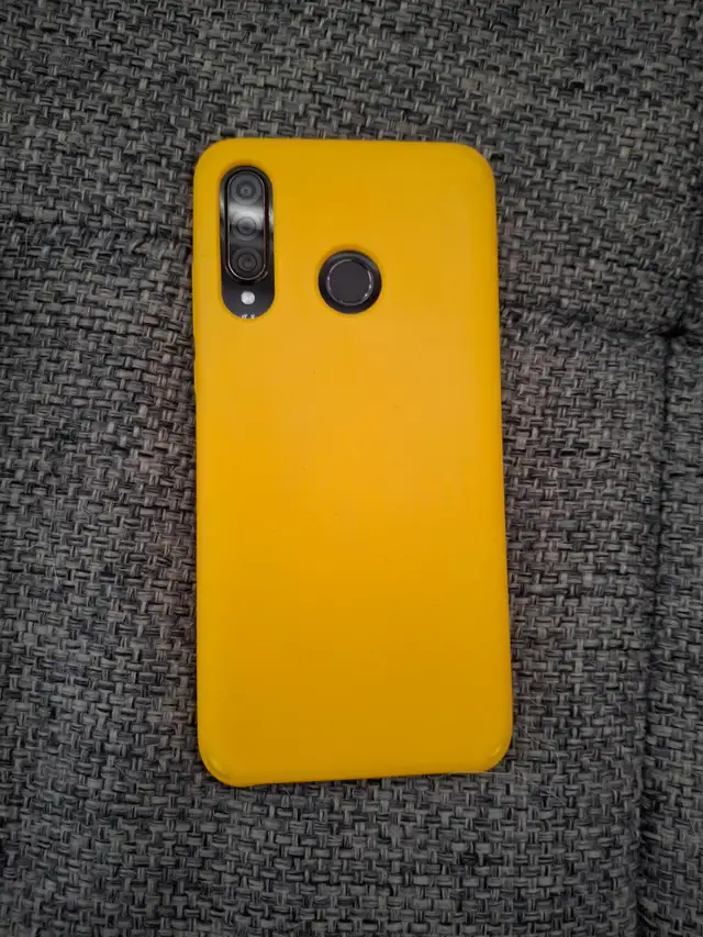 Huawei P30 Lite (MAR-LX3A), screen protector, case, ear buds in Cell Phones in Delta/Surrey/Langley - Image 3