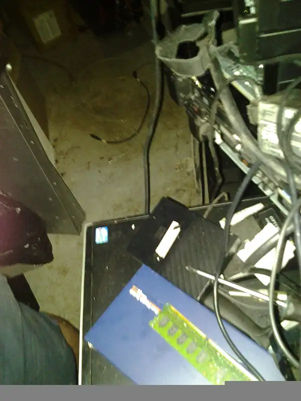 Lenovo ThinkCentre M93P SFF i5-4570 3.30GHz 8GB RAM 2tb enterpri in Desktop Computers in City of Montréal - Image 7