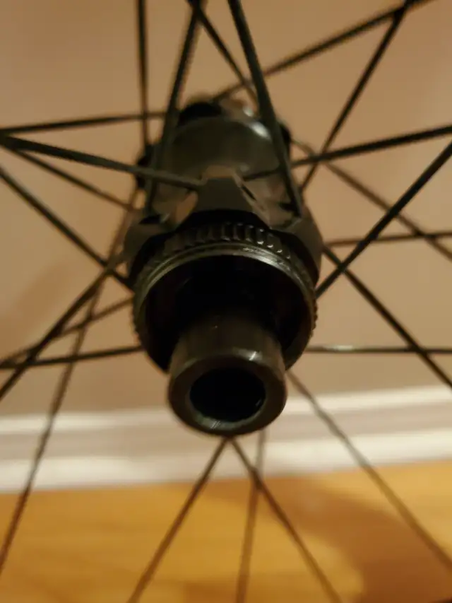 Bontrager Aeolus Pro 37 TLR Disc Road Wheelset in Frames & Parts in Oakville / Halton Region - Image 4