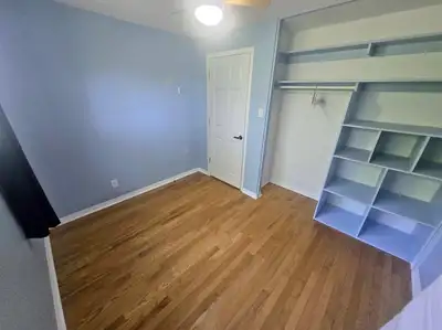 A private room available in a 5-bedroom house located near Merivale Rd, starting April 1st. Location...