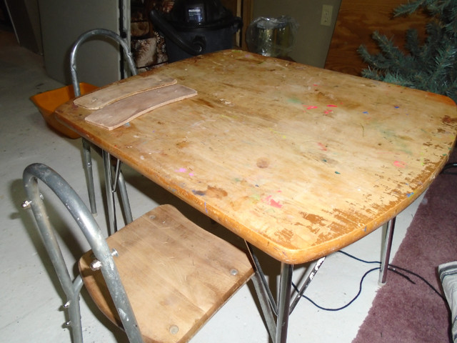 Vintage Kid's Wooden Table and Chairs $25. in Toys & Games in Thunder Bay - Image 2