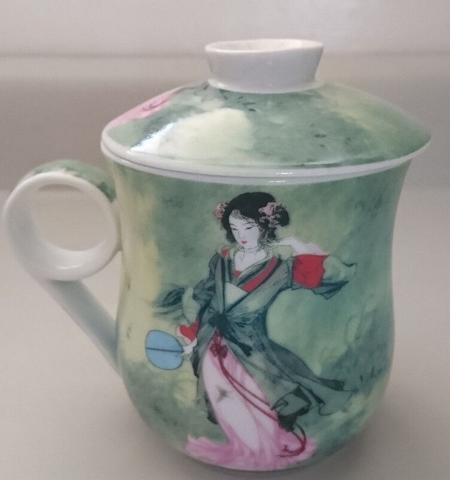 Chinese Tea Cup with Lid with Geisha girl illustrative detail Arts