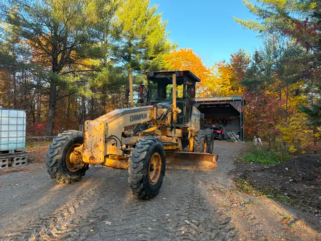 2001 Champion 720A Motor Grader | Heavy Equipment | Pembroke | Free ...