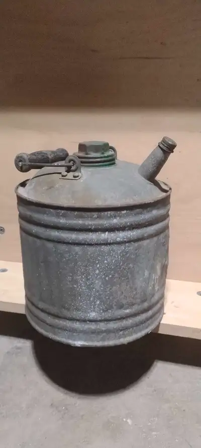 Vintage oil can, View more