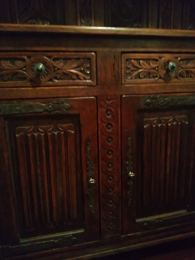 Beautifully carved antique sideboard in Hutches & Display Cabinets in London - Image 6