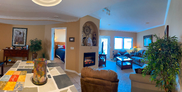 Waterfront Condo for rent in Sicamous, Boat Slip, Pool, Hot Tub in Alberta - Image 3