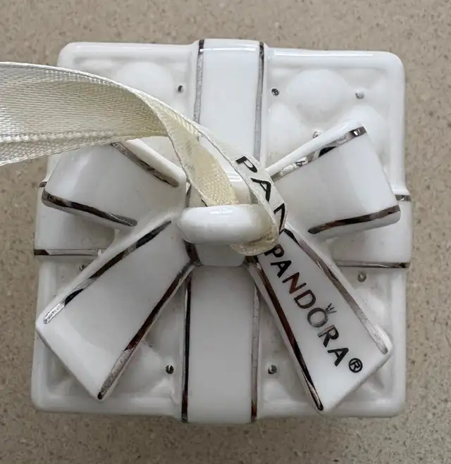 Pandora 2016 Porcelain Gift Box Christmas ornament collectible in Arts & Collectibles in Oshawa / Durham Region - Image 2