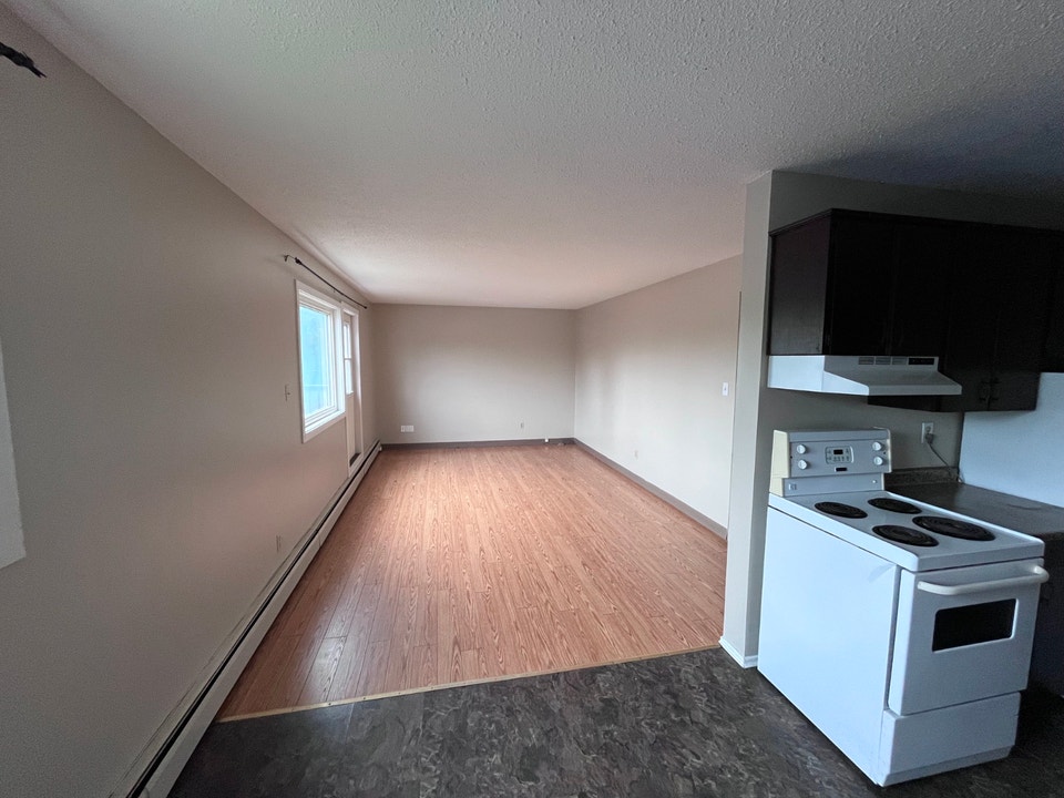 Spacious bright 1bdrm & 2 bdrm units 2