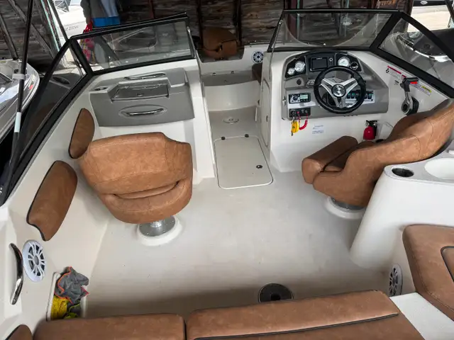 Bateau Stingray 201DC (20 pieds) 2022 in Powerboats & Motorboats in Granby - Image 11