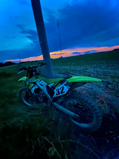 Selling my 2007 kx250f. Runs and drives. Has new fenders, number plate, fork guards, all new jetting...