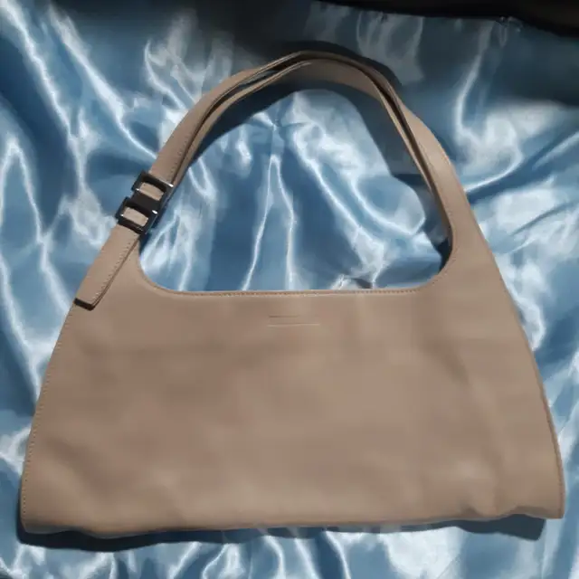 Gucci Leather Shoulder Bag Beige in Women's - Bags & Wallets in Peterborough - Image 6