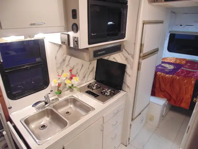BETTER THAN CLASS B PLEASURE WAY, ROADTREK, CAMPER VAN RV, RARE! in RVs & Motorhomes in Vancouver - Image 8