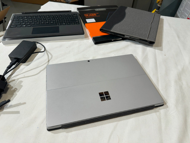 Microsoft Surface Pro 6, 8GB, 256GB - Great Condition in iPads & Tablets in Mississauga / Peel Region - Image 2