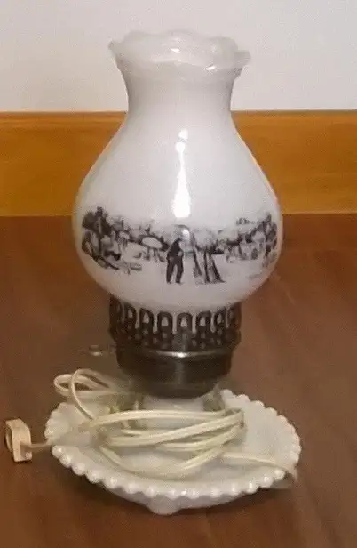 Hand Etched Painting Vintage Lamp in Indoor Lighting & Fans in Annapolis Valley - Image 2