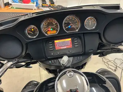Moto en bonne condition batterie de 2021 et 8000 kg sur les pneus. Moteur 103,1 po3, cruise control,...