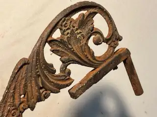 Support pivotant antique en fonte, View more