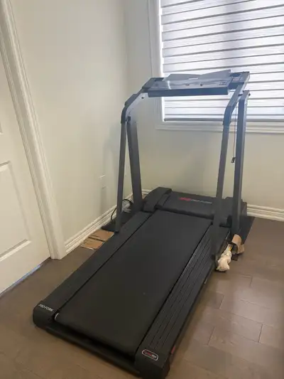Treadmill with working incline , View more