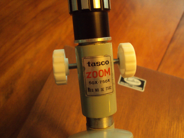 Tasco Microscope Vintage dans Art et objets de collection  à Laval/Rive Nord - Image 3