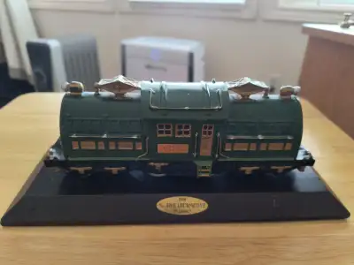 Mint condition Lionel Train Model-1028, Locomotive Replica with Avon-Wood Stand, great gift and deco...
