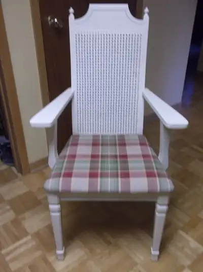 This beautiful cane chair is in very good condition.