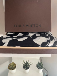 Louis Vuitton chale/scarf