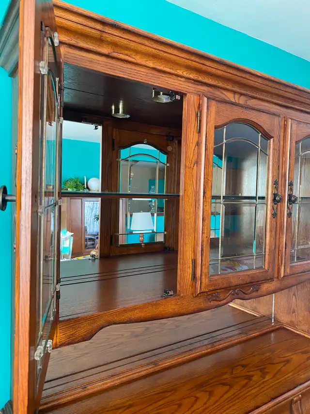 For Sale - Dining room Hutch/display cabinet in Hutches & Display Cabinets in Thunder Bay - Image 4