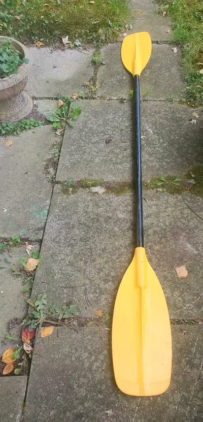 Aluminum black shaft. Hard plastic yellow faces. Paddle face approx 18in long x 8in wide.