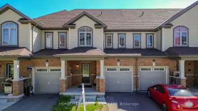 MODERN TOWNHOUSE BACKING ONTO RAVINE – 3 BED, 3 BATH BEAUTY IN CAMBRIDGE! List Price: $649,900 Welco...