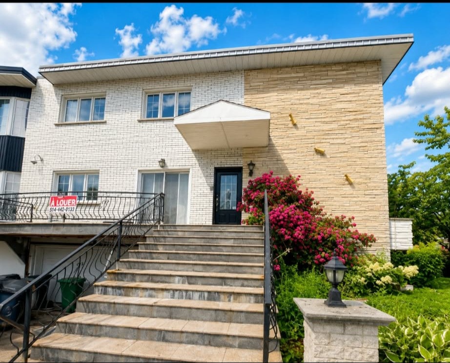Laval 4 Chambres 2 Salles de Bains 2 Balcons Haut d'un Duplex — photo 1