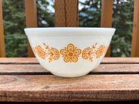Vintage Pyrex Butterfly Gold 402 Mixing Bowl 1972