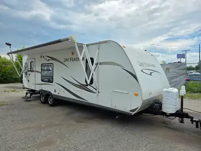 Jayco Jay feather 28FT 5411 LBS Empty weight 24FT eletric push button awning 16FT electric push butt...