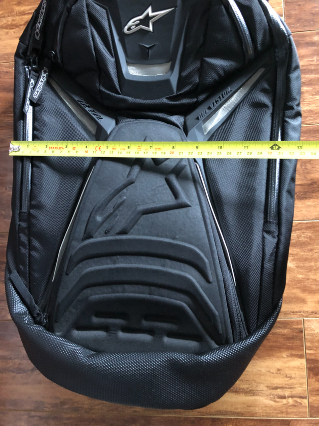 motorcycle backpack $200 cash. Ad remove once sold in Motorcycle Parts & Accessories in Mississauga / Peel Region - Image 5