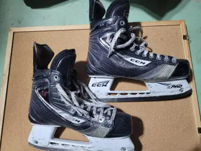CCM men's size 8.5 hockey skates, View more
