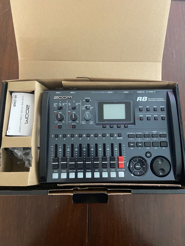 As New Zoom R8 Digital 8-Track Recorder/Interface/Sampler | Pro