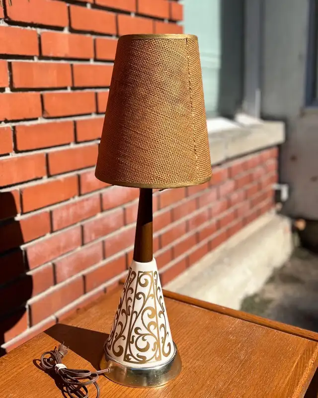 Lampe vintage MCM table lamp mid century 1960 in Indoor Lighting & Fans in City of Montréal - Image 5