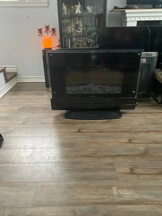 Foyer électrique avec chauffage intégré  in Fireplace & Firewood in Lanaudière - Image 2