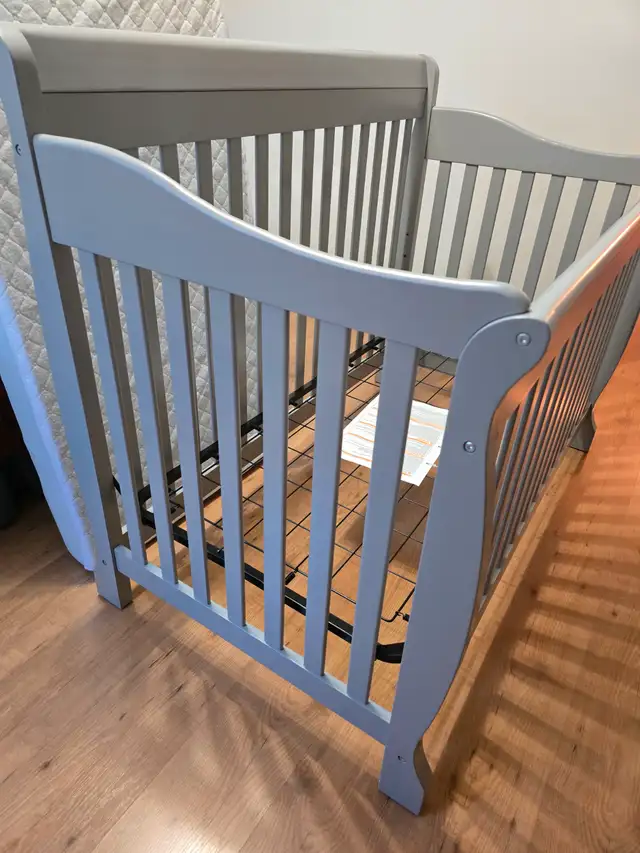 4 in 1 convertible crib in Cribs in Mississauga / Peel Region - Image 3