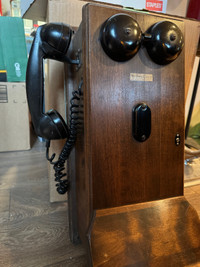 Téléphone antique Northern Electric