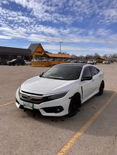 2016 Honda Civic Touring – White | Fully Loaded | 137XXX Kms Selling my 2016 Honda Civic Touring in...