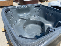 Clearance NEW Jacuzzi 5-6 person - dual pumps 40 jets 