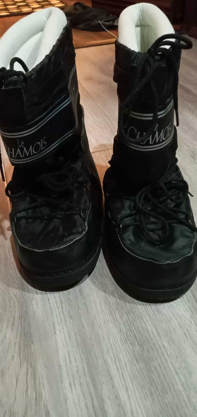 Bottes d'hiver (moon boots) noir, grandeur 37 (6) dans Femmes - Chaussures  à Laval/Rive Nord - Image 3