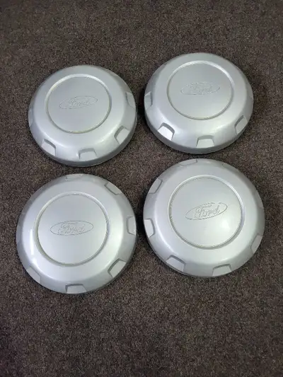 F150 centre hub caps . Fits all 6 lug F150 trucks. In good condition- like new. Purchased in 2020 at...