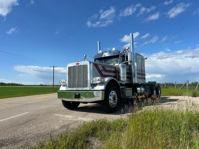 2023 Peterbilt 389 Tandem Truck Tractor in Heavy Trucks in Red Deer - Image 4