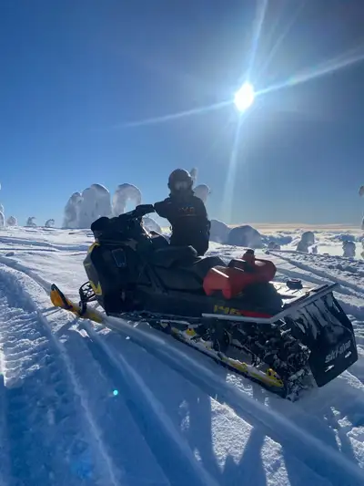 I'm selling a 2024 Ski-Doo Summit Neo+. We are moving to Europe and we can’t bring it along.