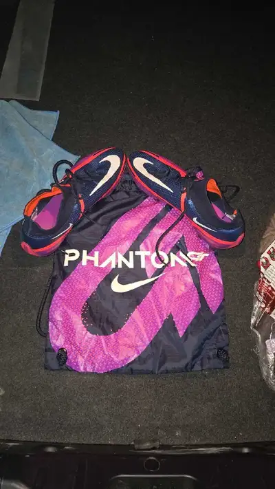 SOCCER CLEATS MERCURIAL PHANTOM SIZE 9, View more