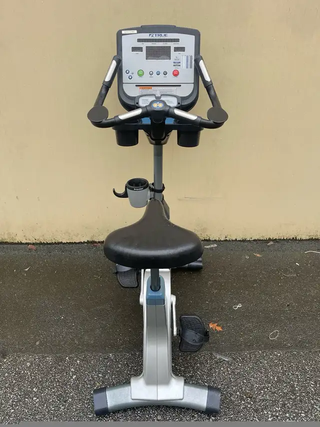 TRUE Fitness CS900 Upright Bike in Exercise Equipment in Delta/Surrey/Langley - Image 4